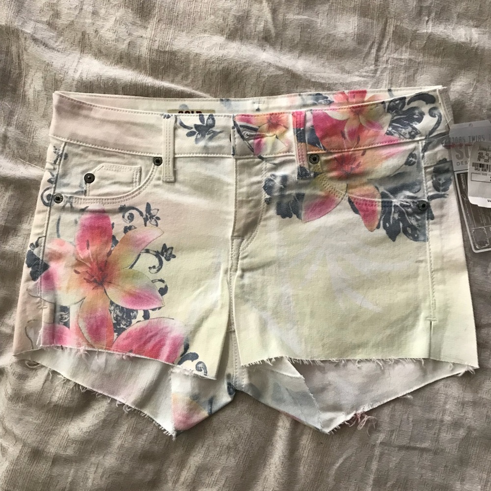 NWT Summer Floral Design Cut-off Style Shorts